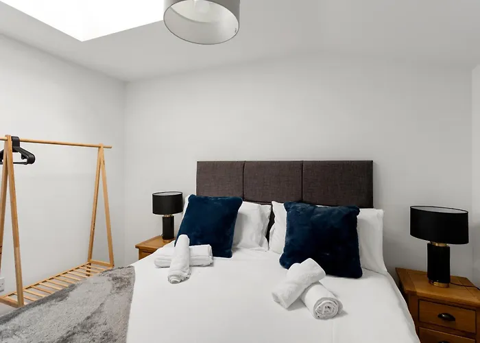 The Courtyard * יורק