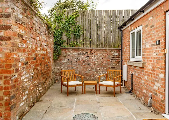 The Courtyard בית נופש *