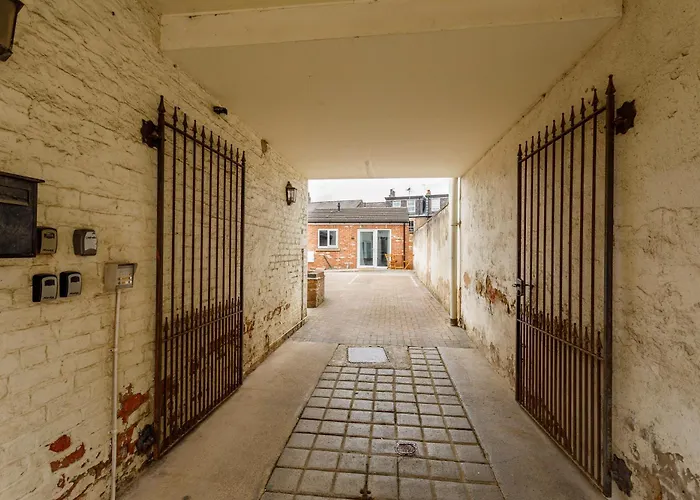 The Courtyard בית נופש *