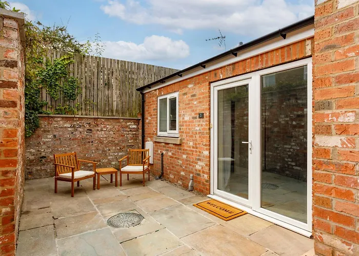 בית נופש The Courtyard *