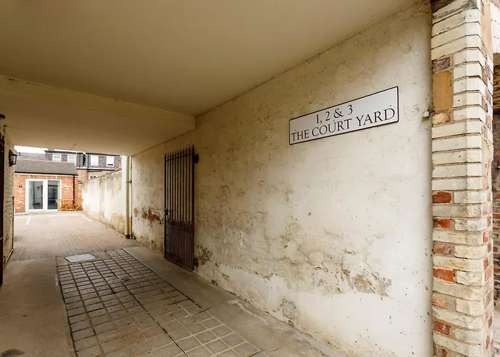 The Courtyard בית נופש